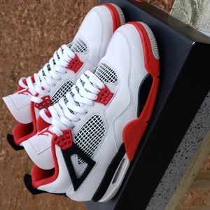 Used Jordan retro 4 fire red (year 2020) size men 10.5